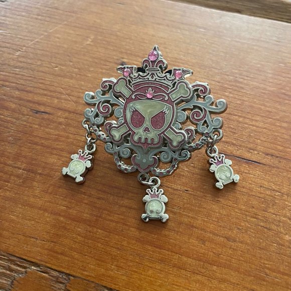 MONSTER HIGH 2008 DISNEY OFFICIAL PIN TRADING 2008 COLLECTOR PIN - Picture 2 of 4